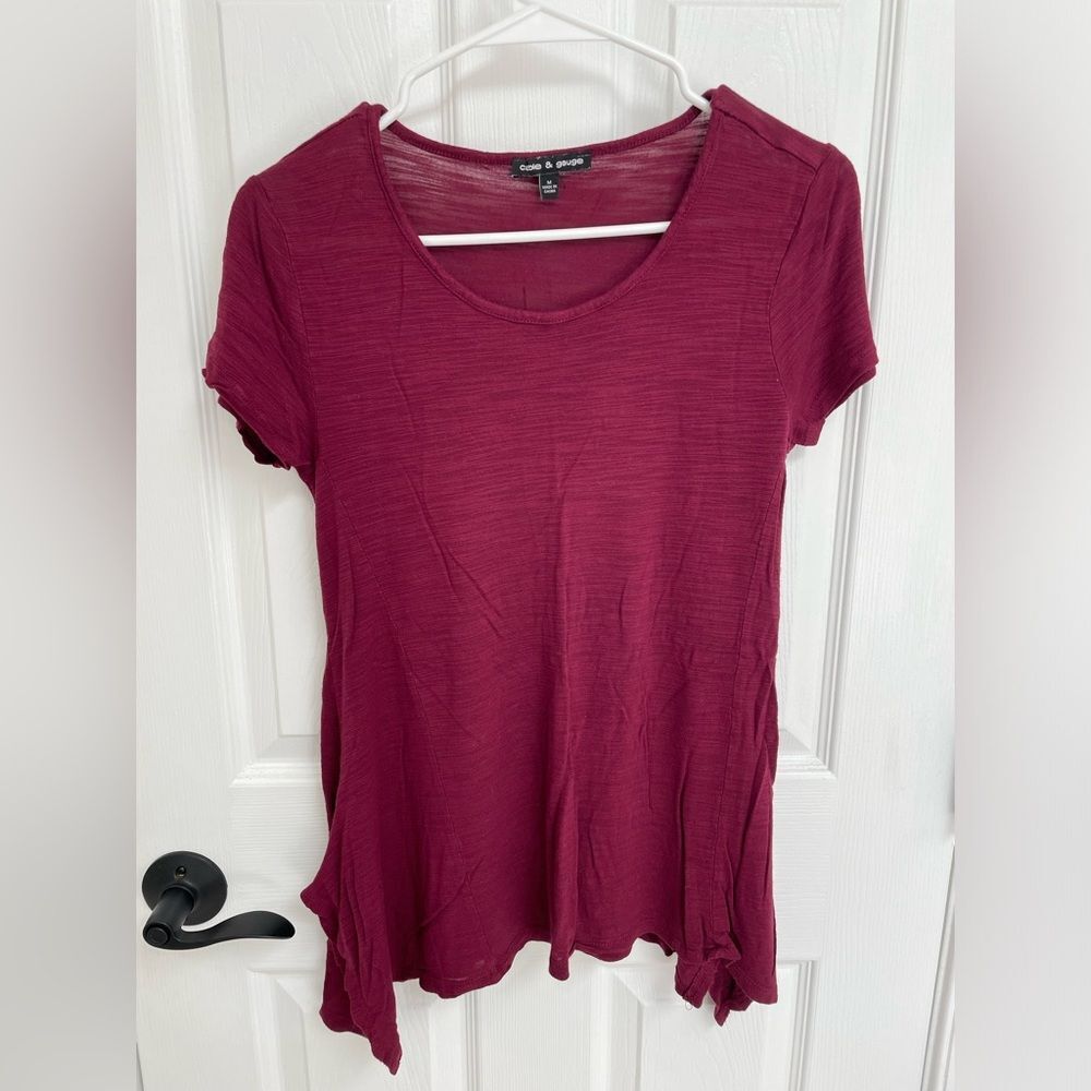 Cable & Gauge Red Scoop Neck Split Hem Tshirt Women’s Size M
